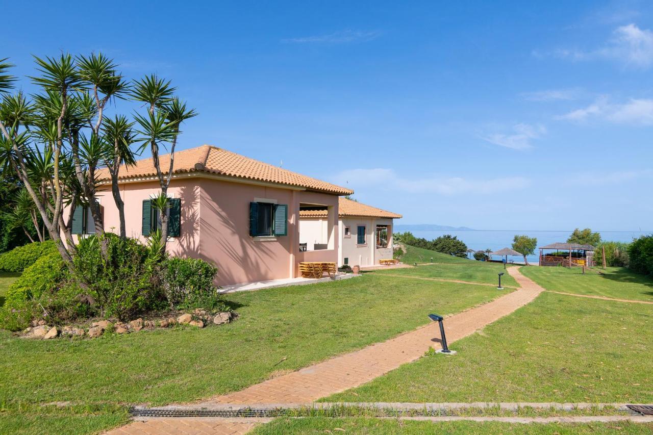 Analipsi Beach Front Villas - Happy Rentals Kastron  Bagian luar foto