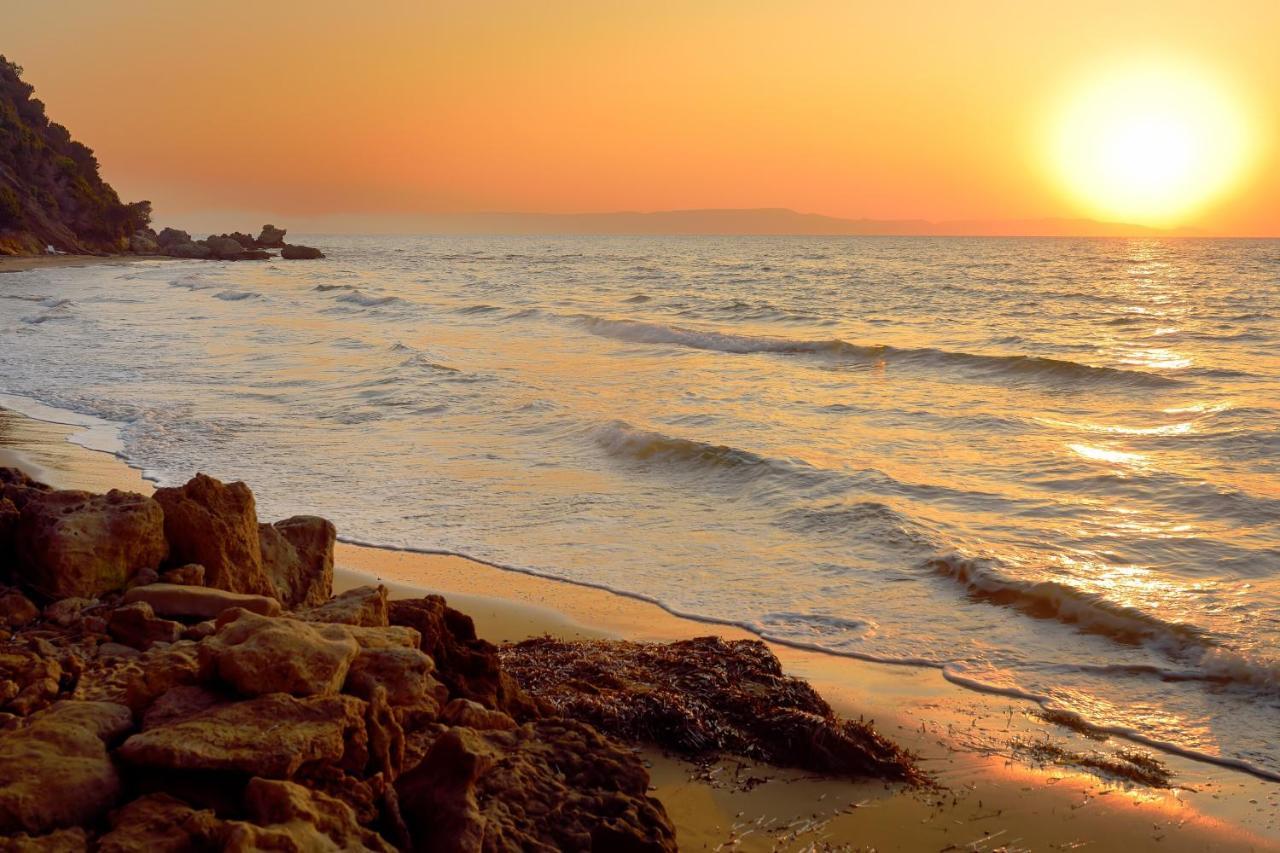 Analipsi Beach Front Villas - Happy Rentals Kastron  Bagian luar foto