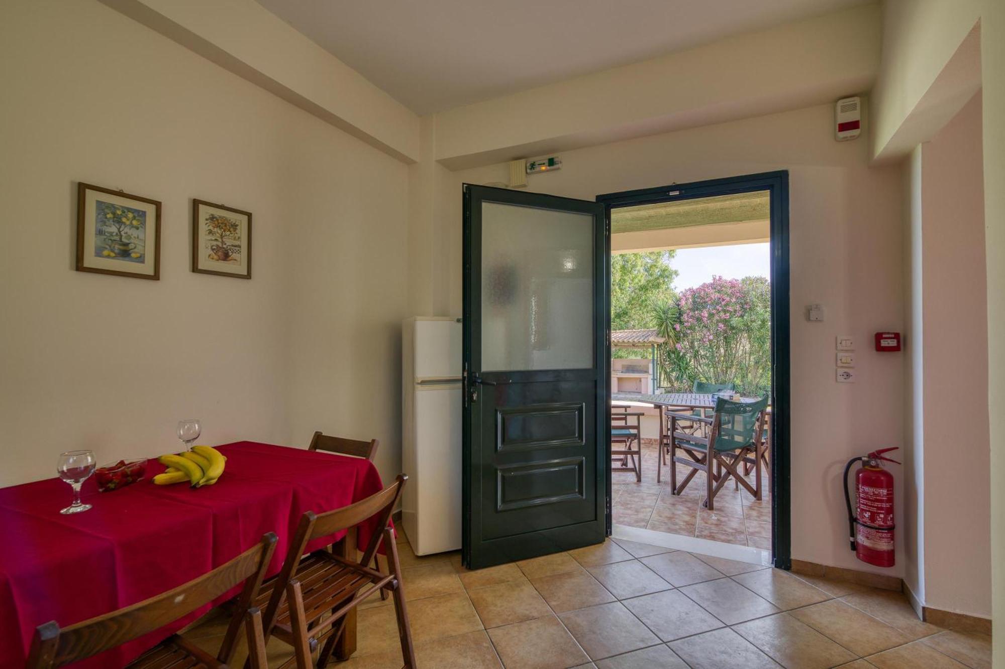 Analipsi Beach Front Villas - Happy Rentals Kastron  Bagian luar foto